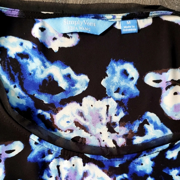 Floral sleeveless blouse - Picture 2 of 3